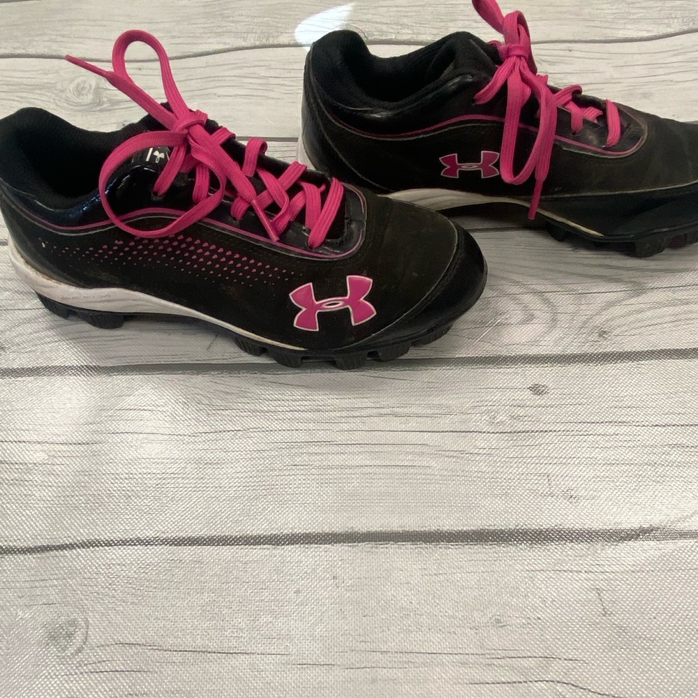 Under Armour Youth cleats